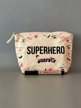 IT Cosmetics Superhero No-Tug Shadow Stick Silk Armor & Makeup Bag Beige Set